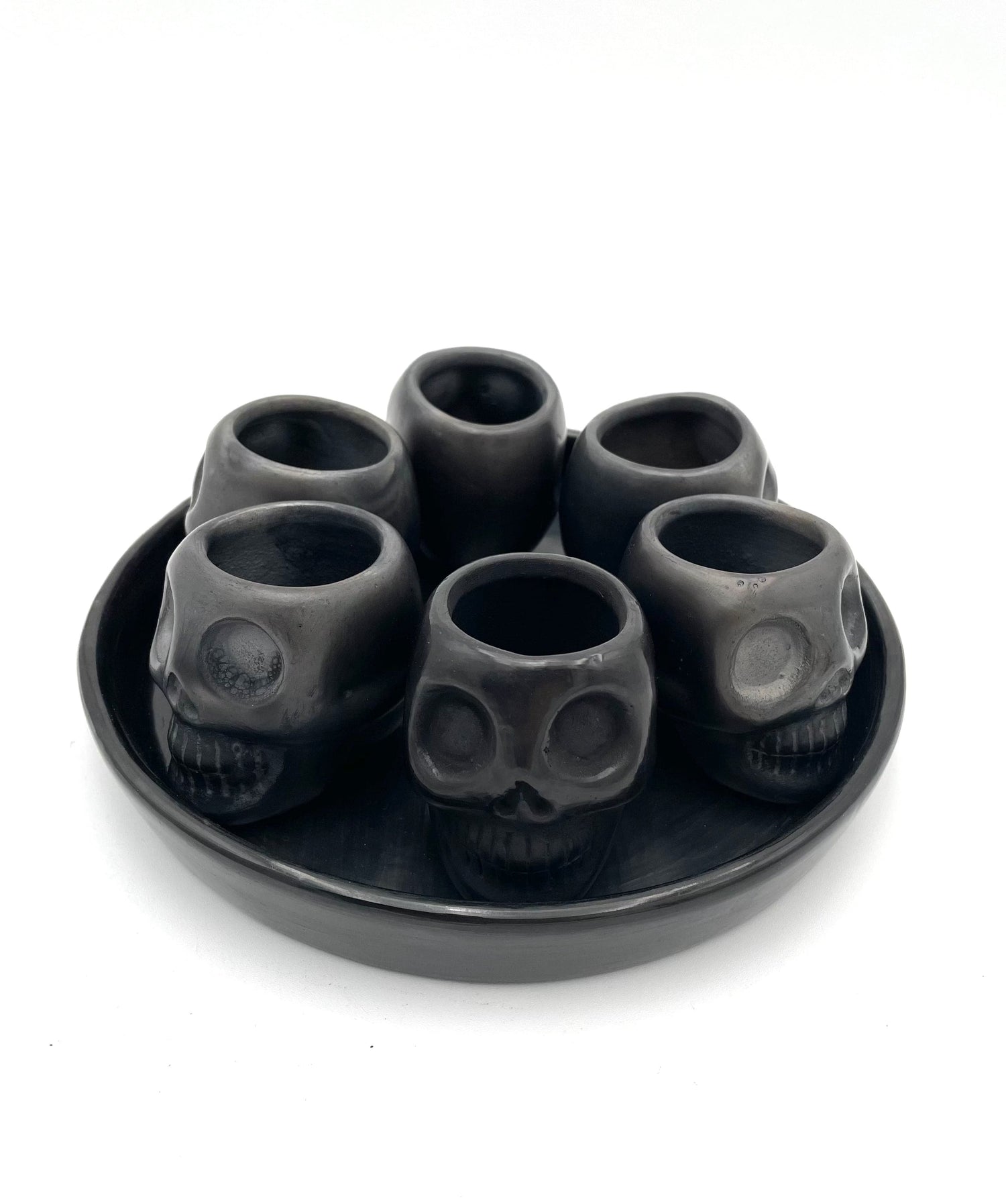 Mexoul Black clay tray with 6 skull shot cups