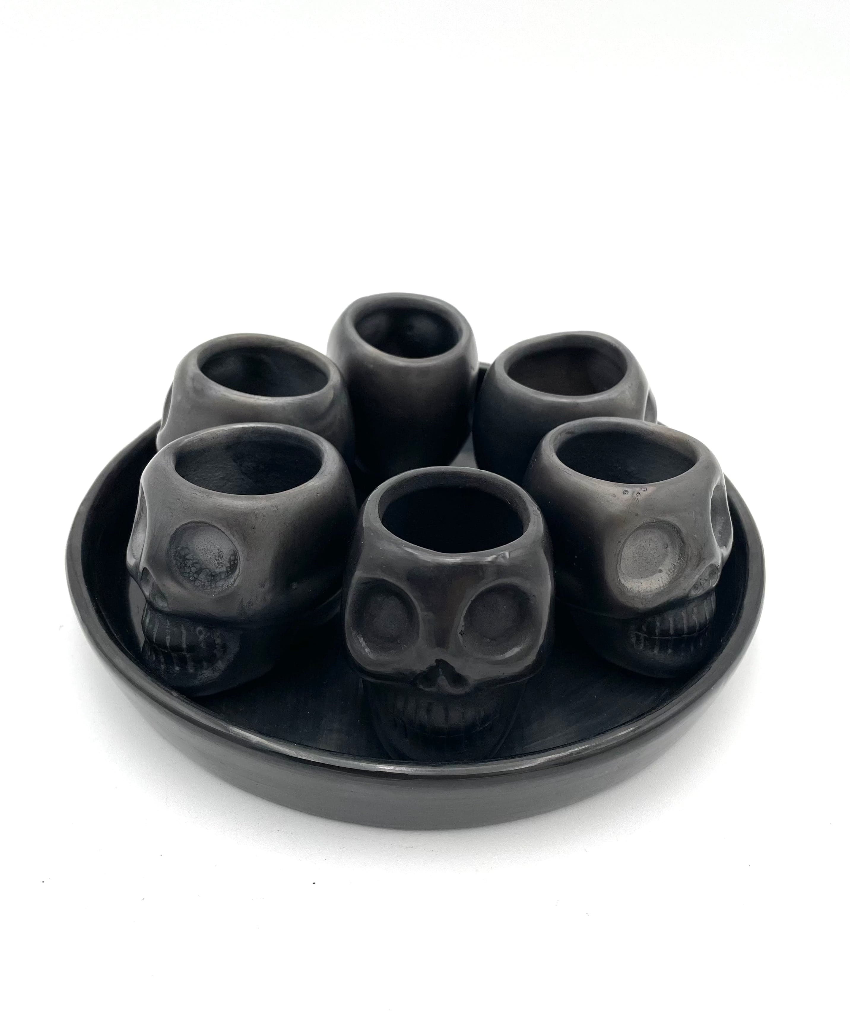 Mexoul Black clay tray with 6 skull shot cups