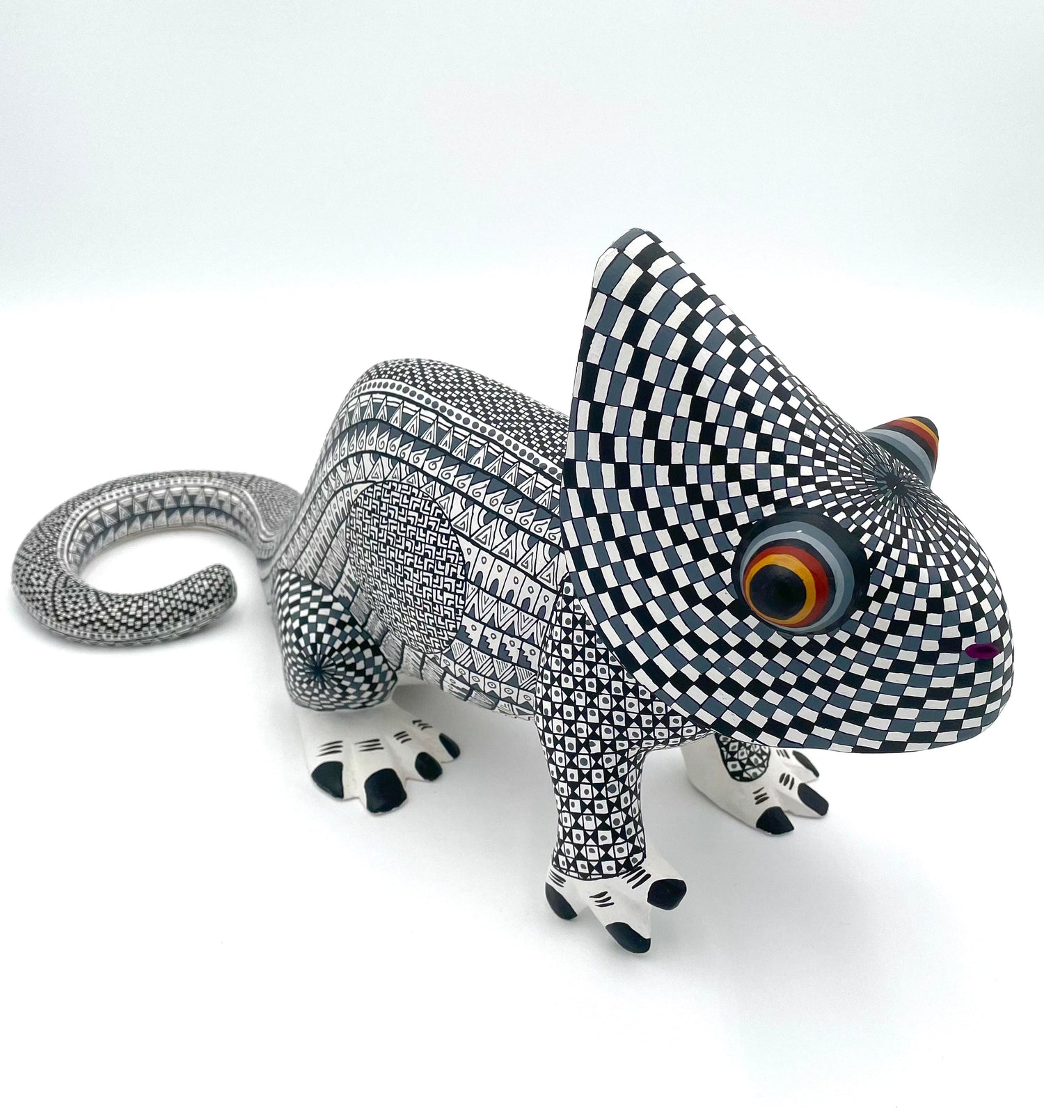 Mexoul Black-white chamaleon alebrije