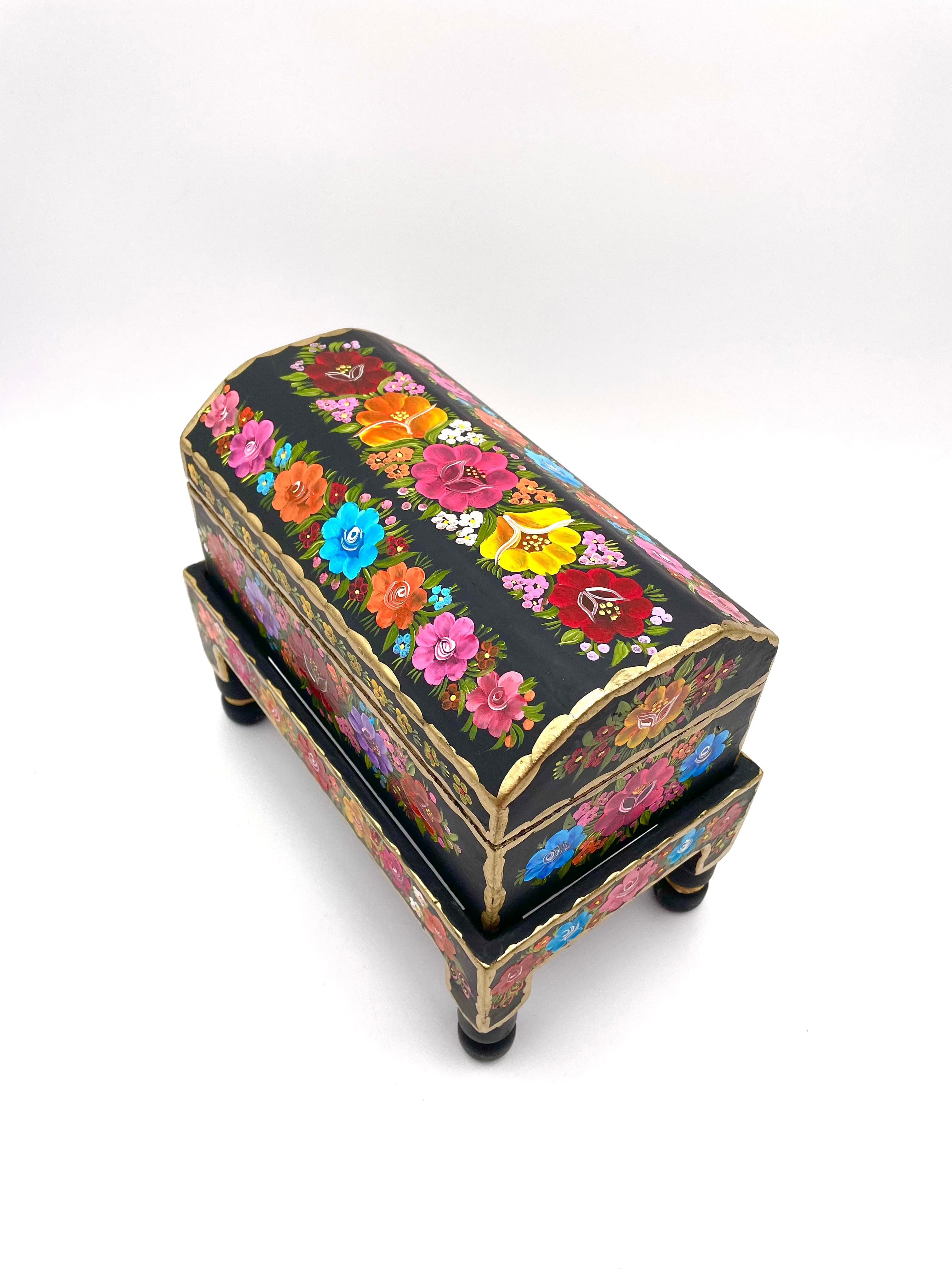 Mexoul Black wood trunk with flowers (M)