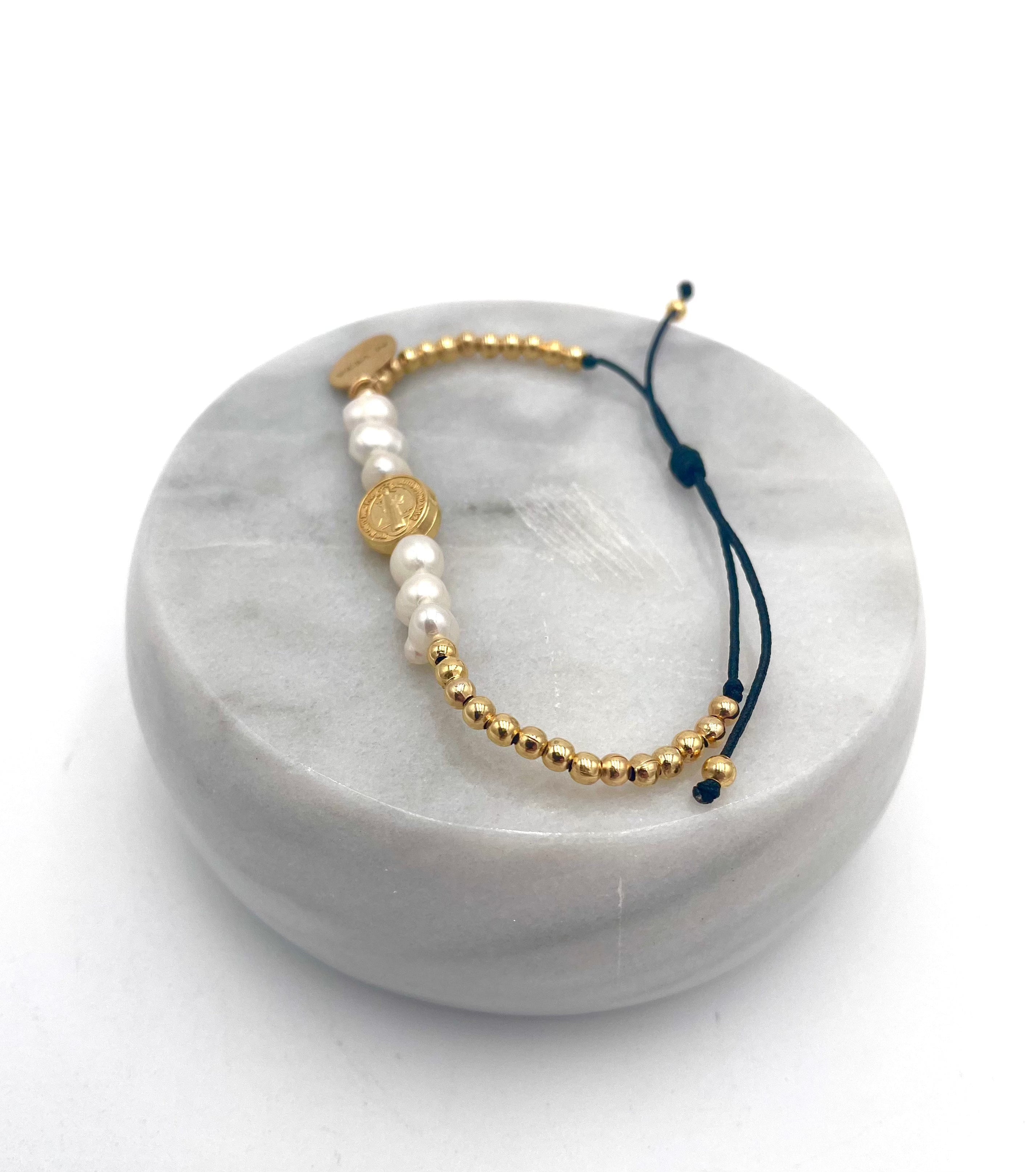 Mexoul Handmade gold plated bracelet with mini pearls