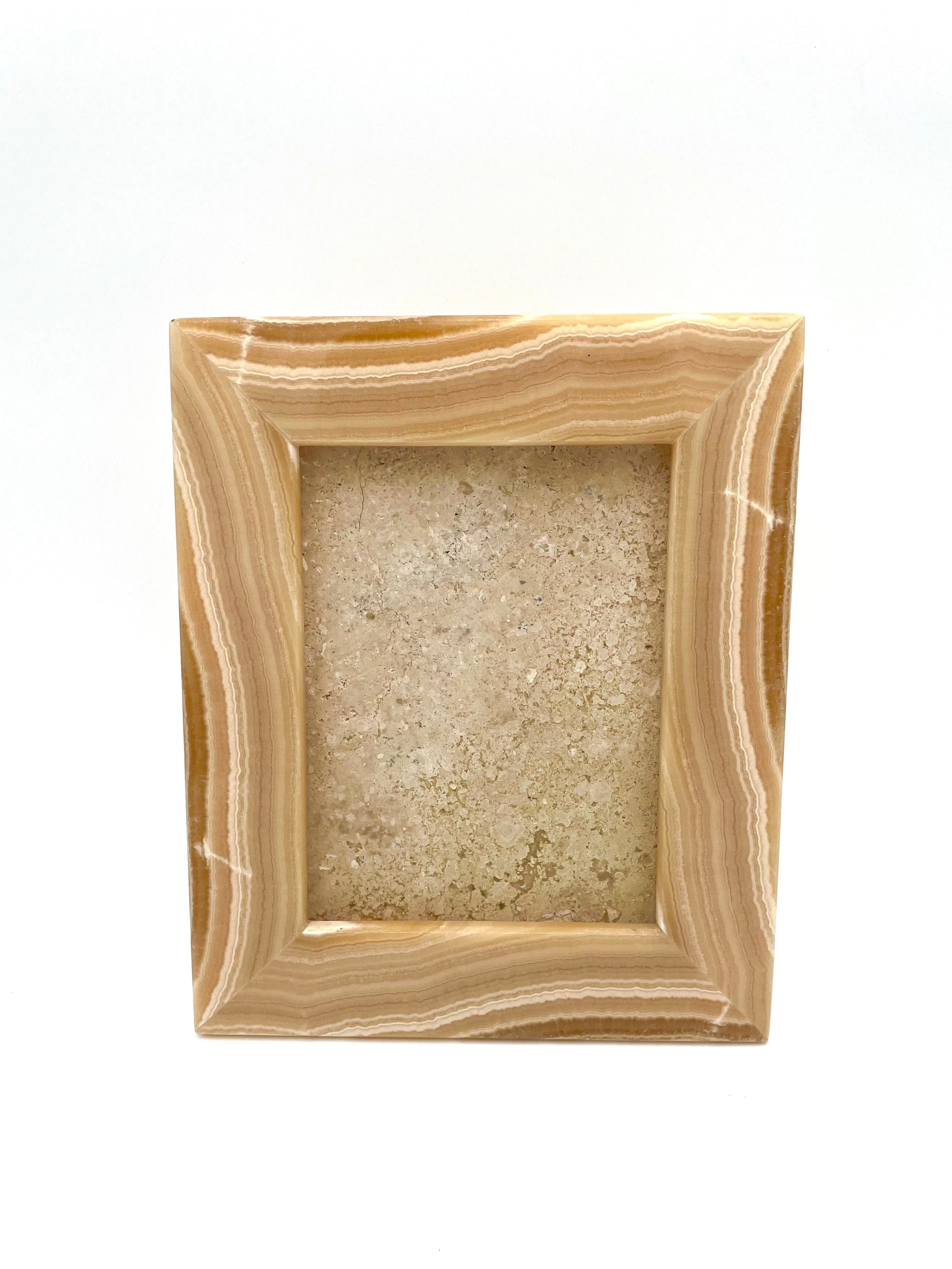 Mexoul Vertical Beige Marble portrait holder (L)