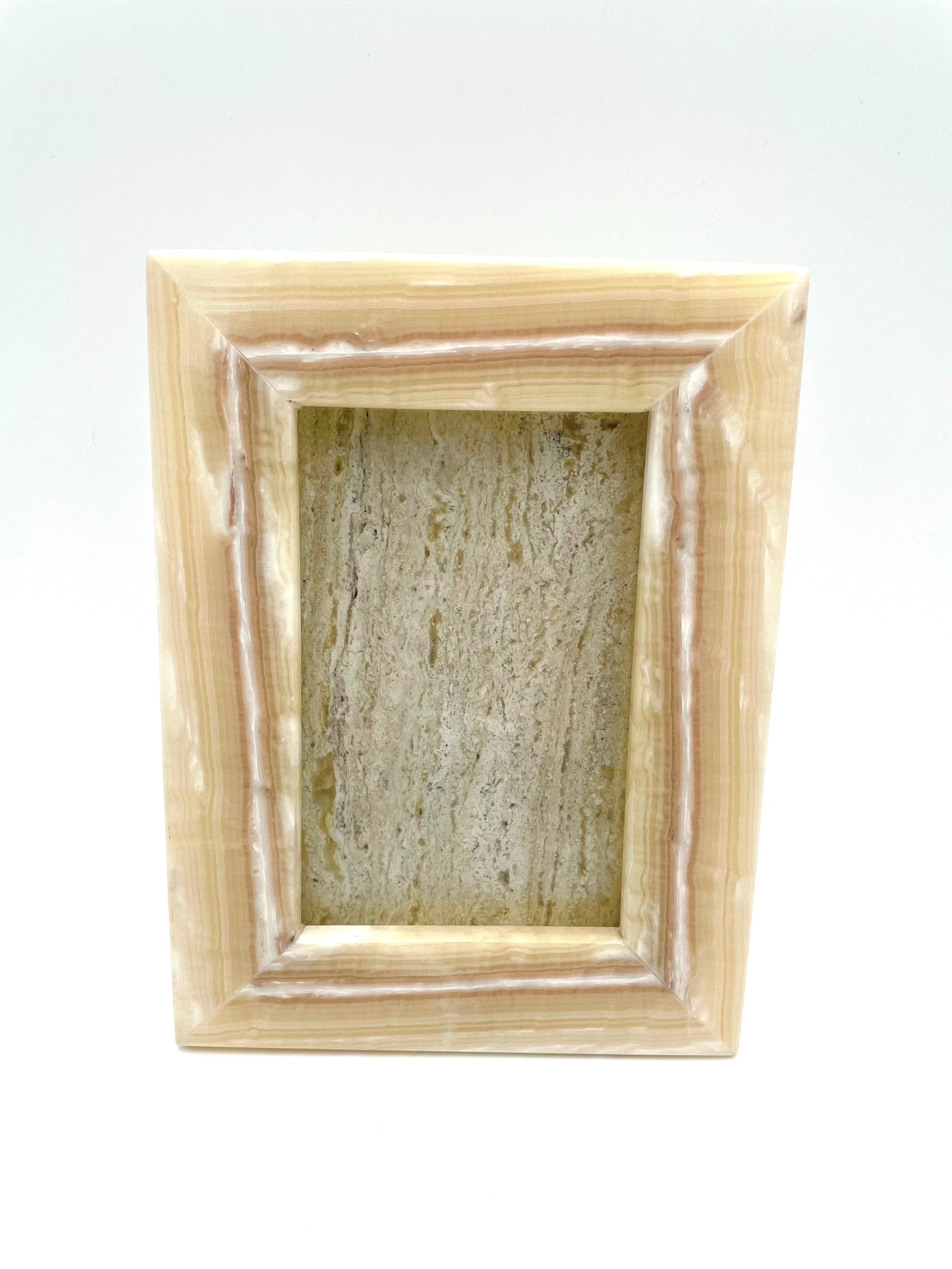 Mexoul Vertical Beige Marble portrait holder (S)