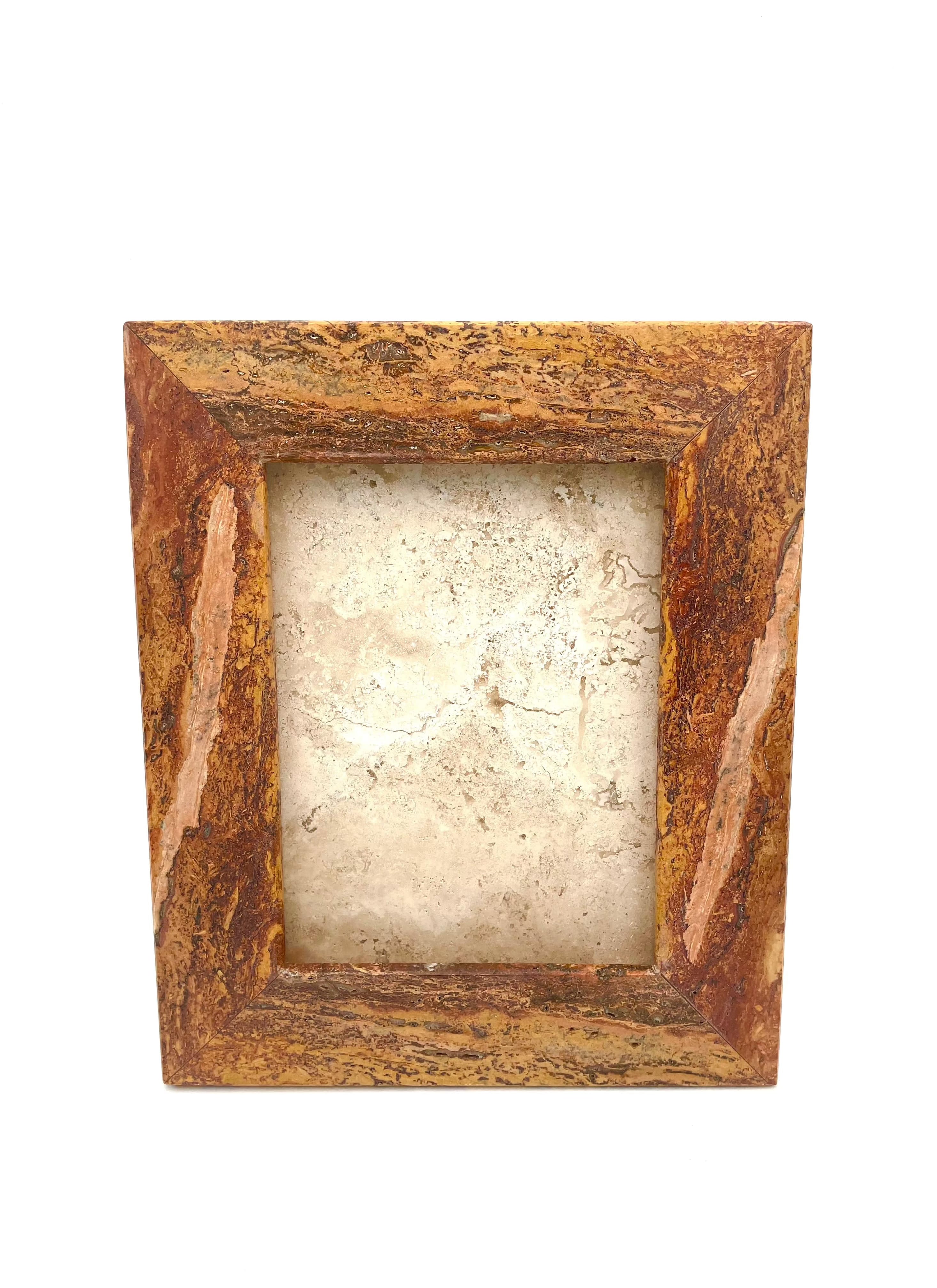 Mexoul Vertical Brown Marble portrait holder (L)