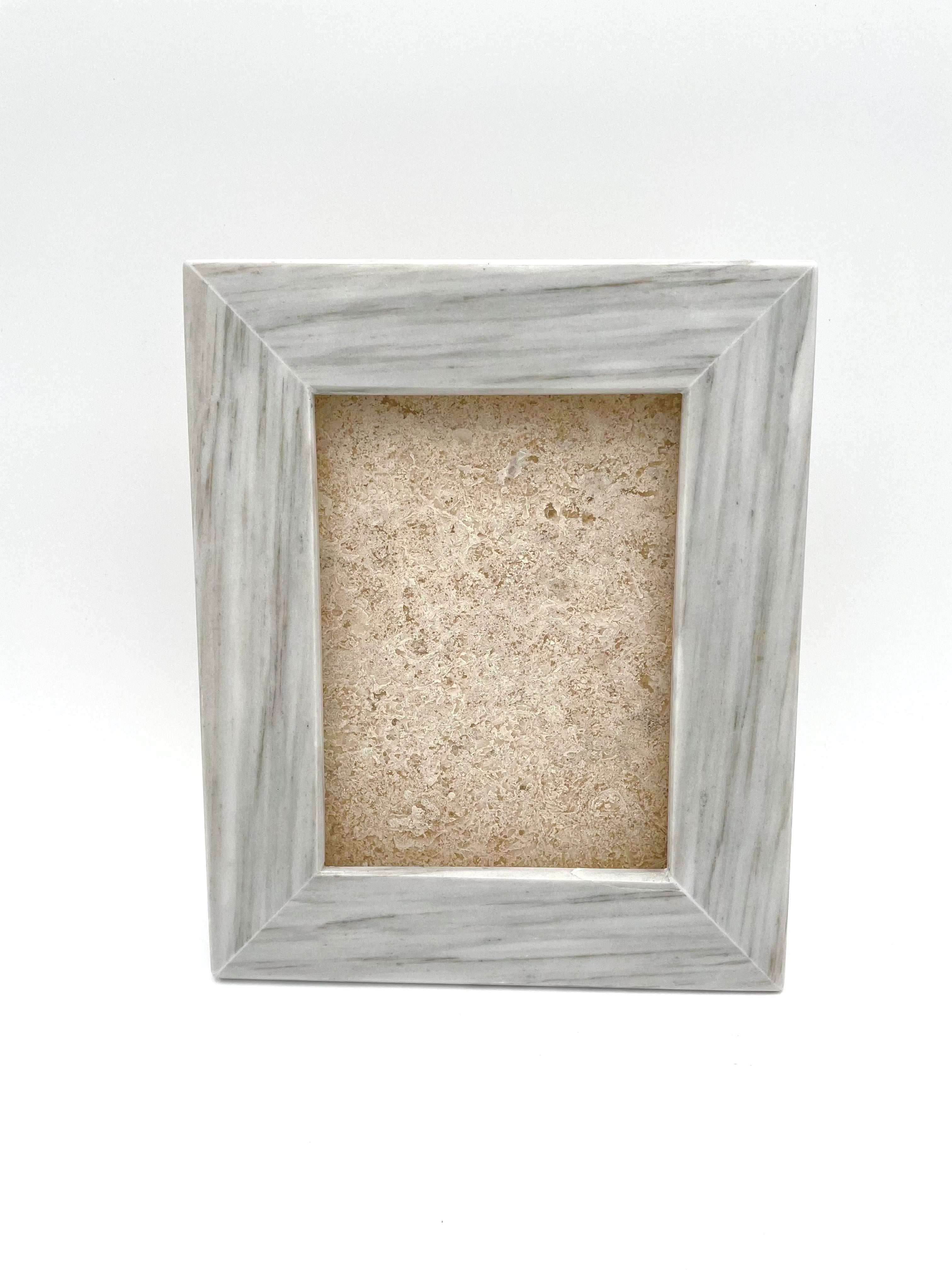 Mexoul Vertical White Marble portrait holder (L)