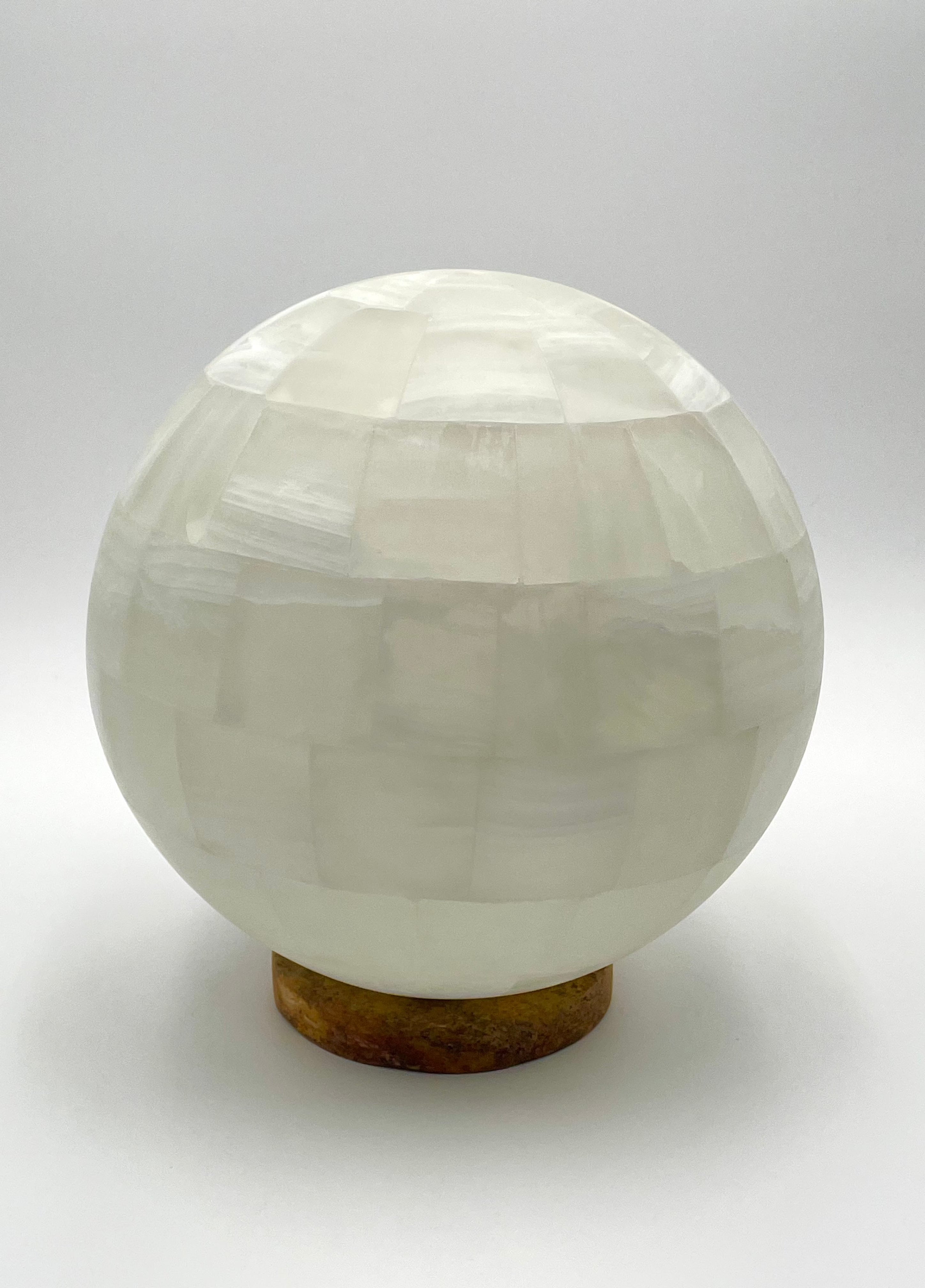 Mexoul White Onyx sphere lamp (M)