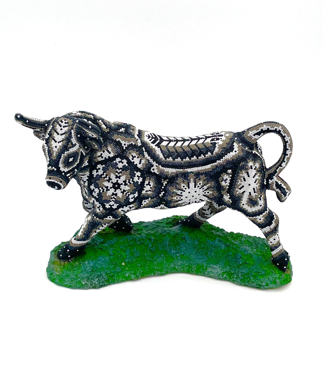 Mexoul BLACK AND GRAY Huichol art Bull