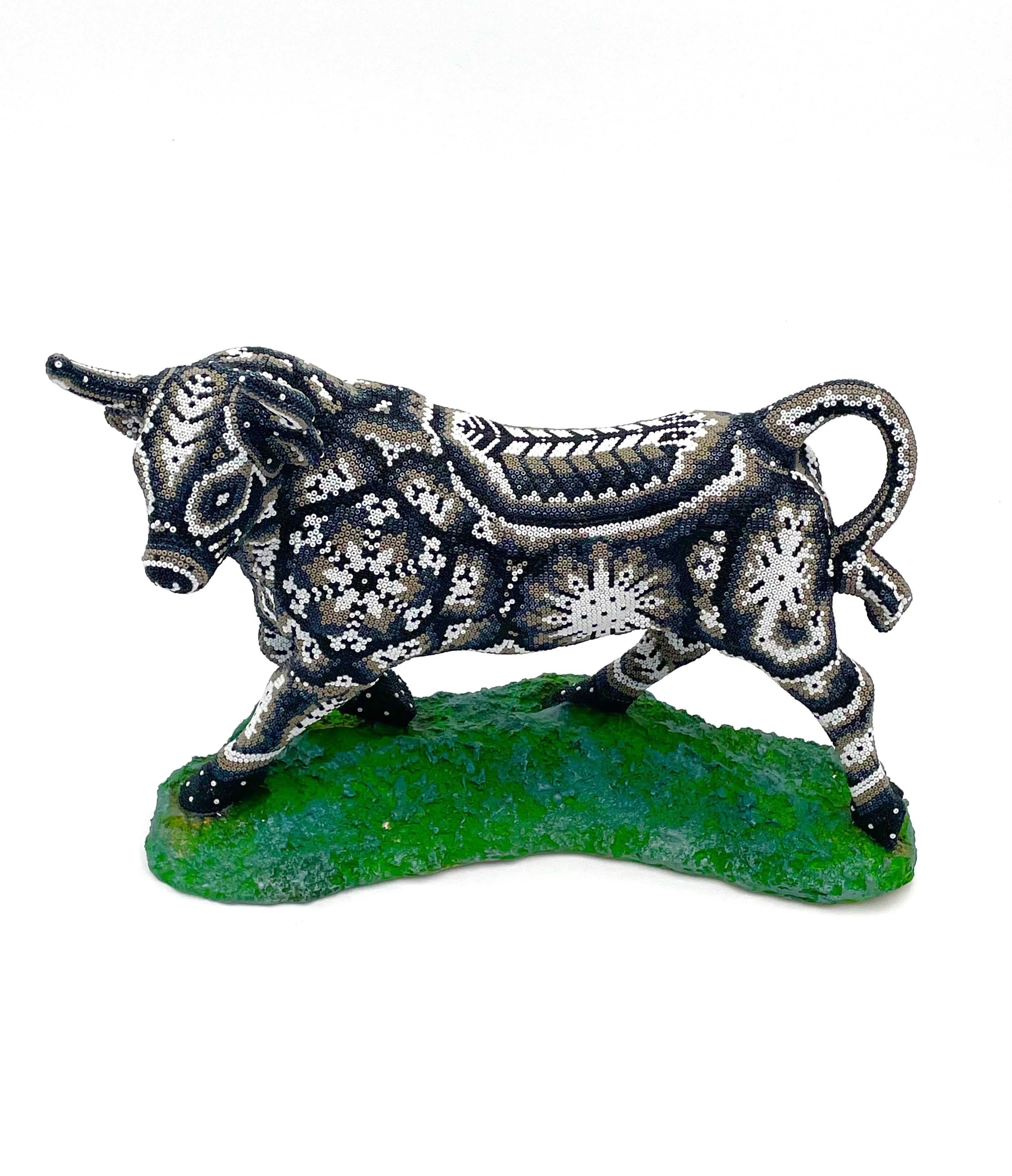 Mexoul BLACK AND GRAY Huichol art Bull
