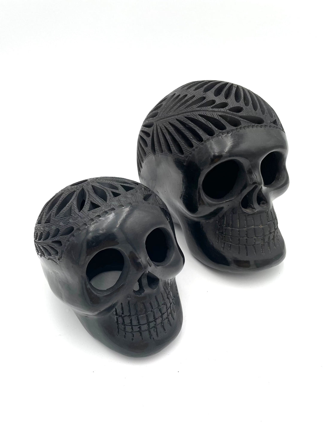 Mexoul Black clay skull (S)