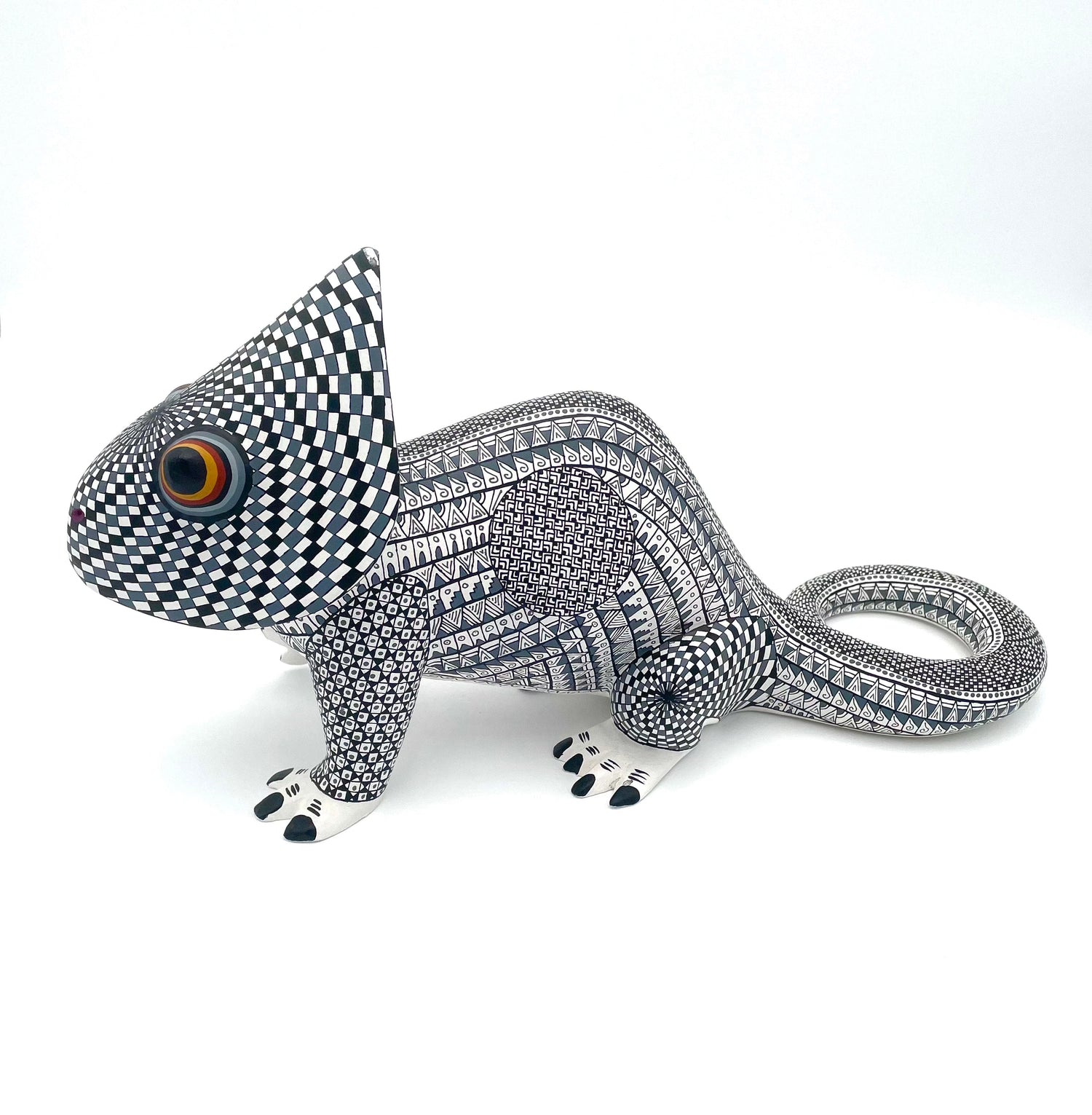 Mexoul Black-white chamaleon alebrije