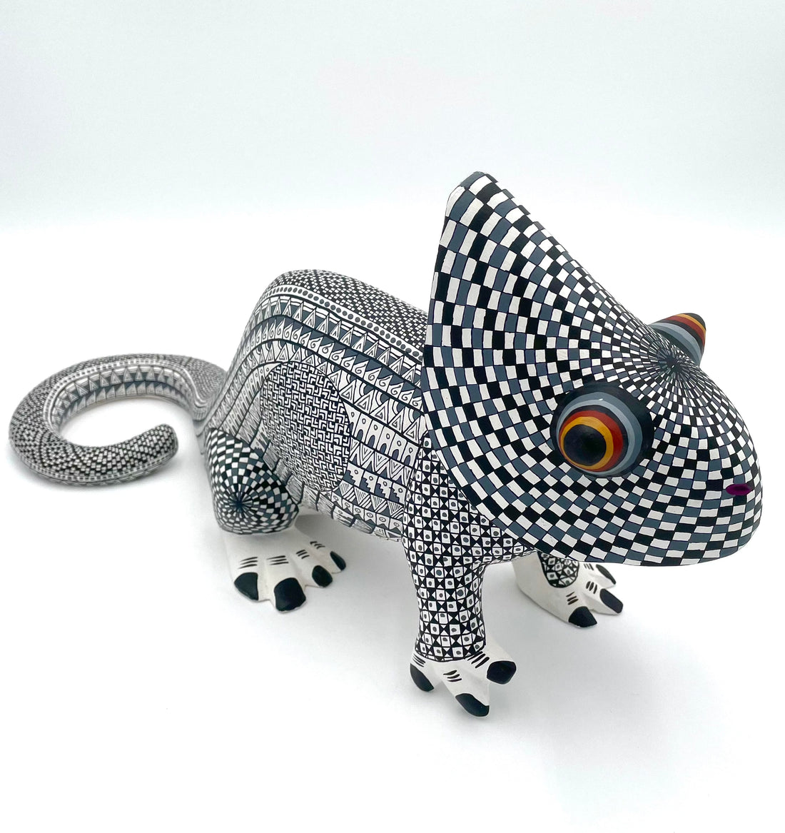 Mexoul Black-white chamaleon alebrije