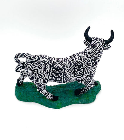 Mexoul Huichol art Bull