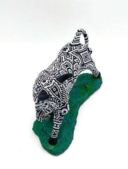 Mexoul Huichol art Bull