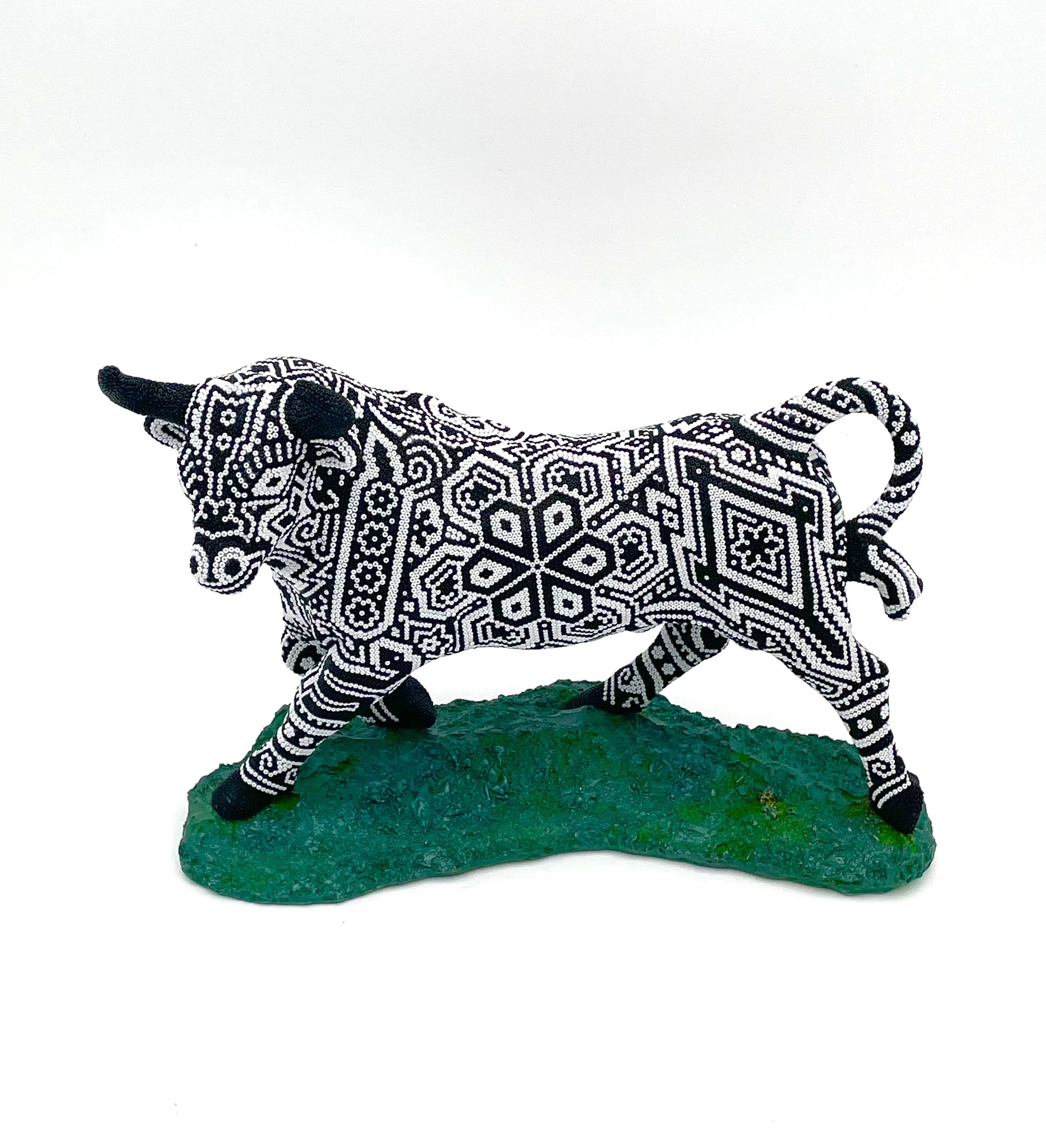 Mexoul Huichol art Bull