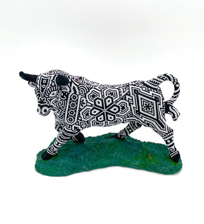 Mexoul Huichol art Bull