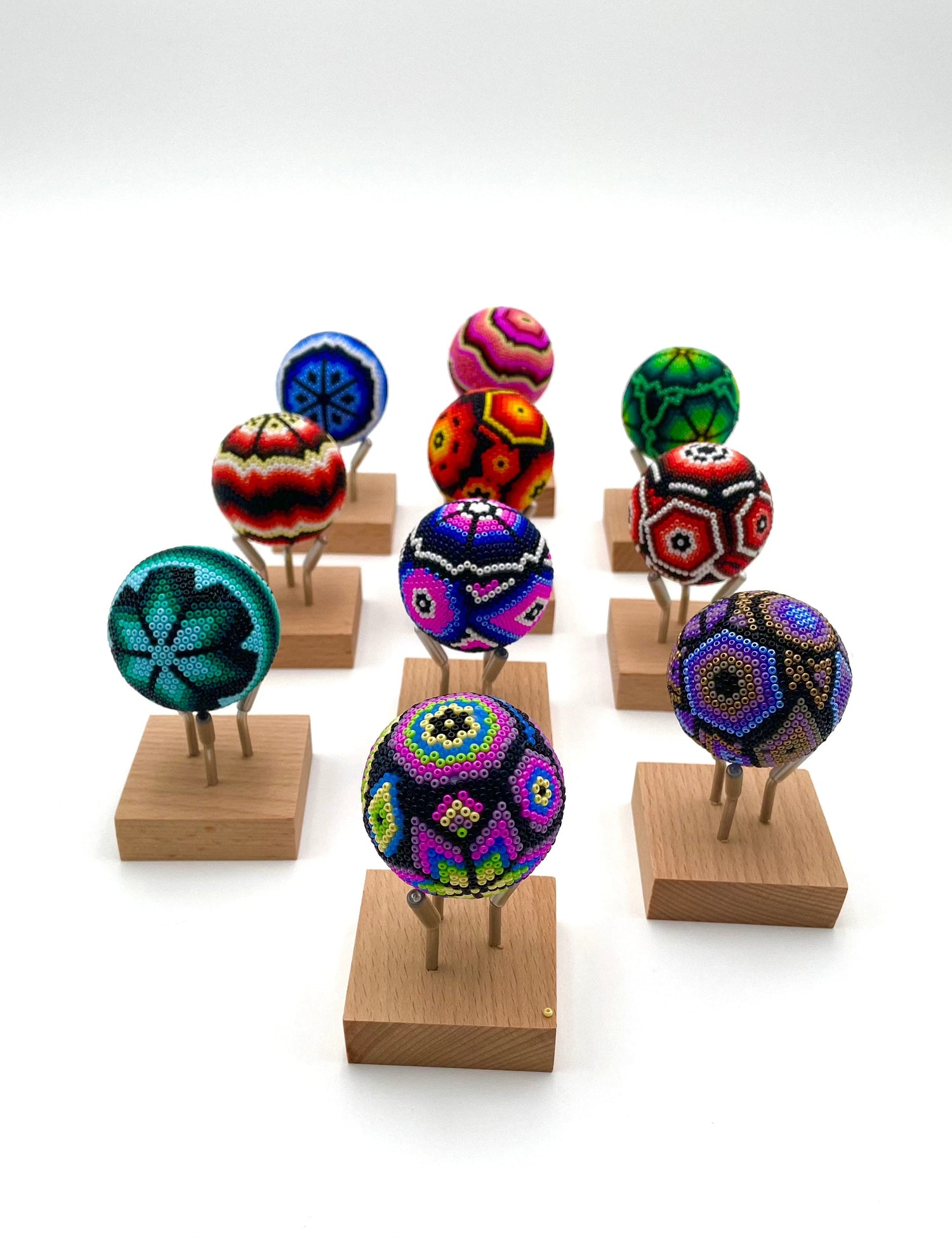 Mexoul Huichol art golf ball