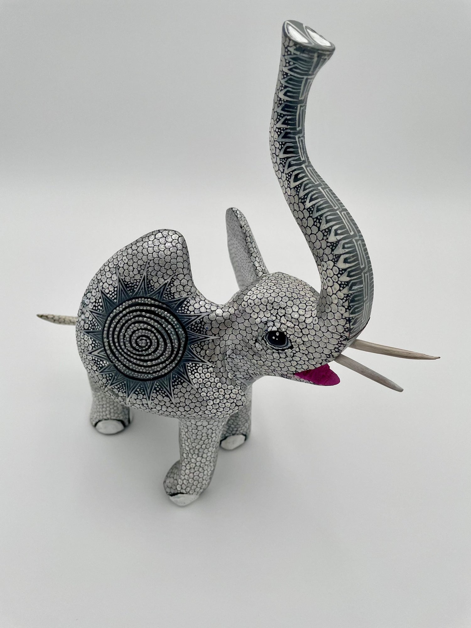 Mexoul Silver elephant alebrije