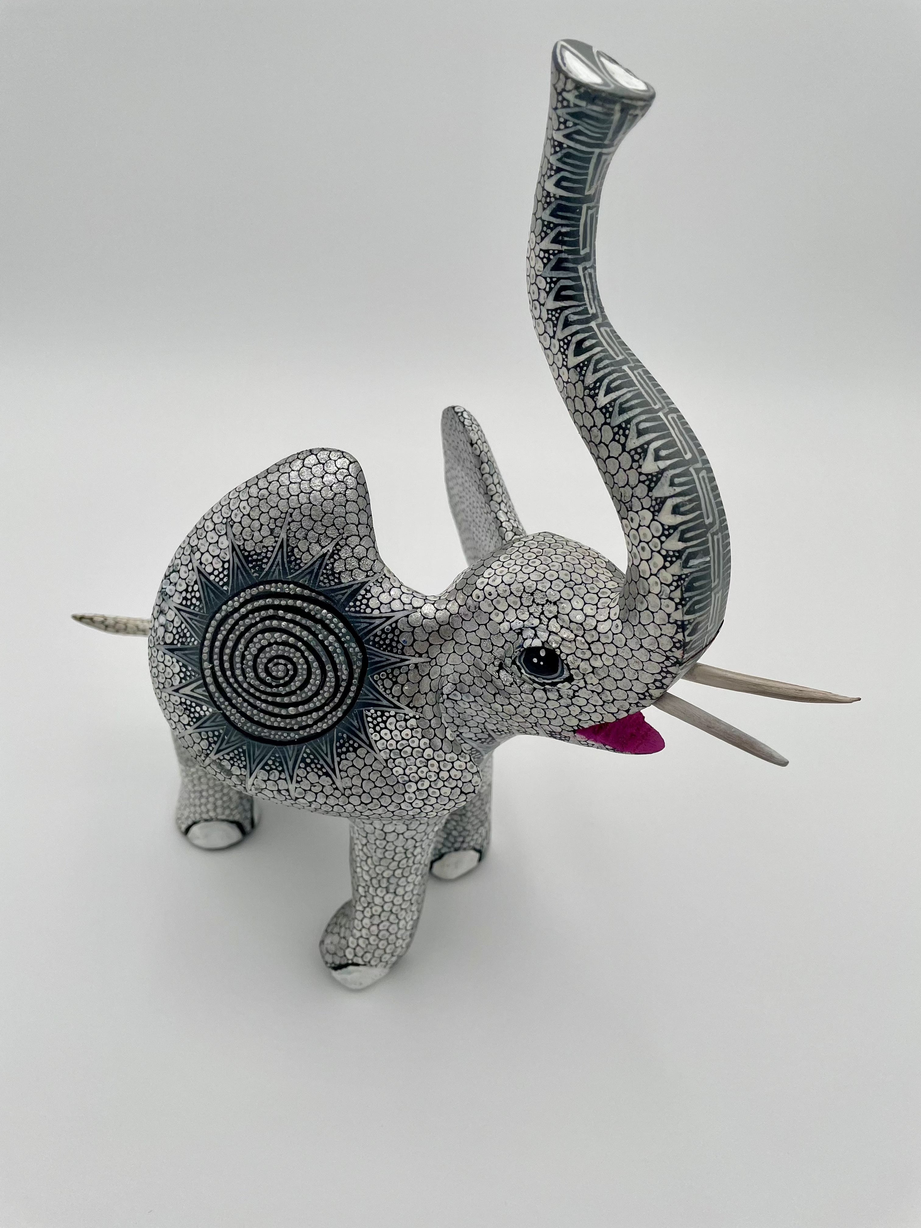Mexoul Silver elephant alebrije