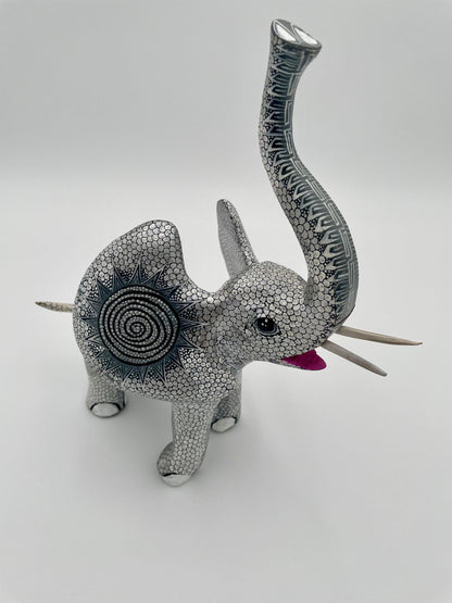 Mexoul Silver elephant alebrije