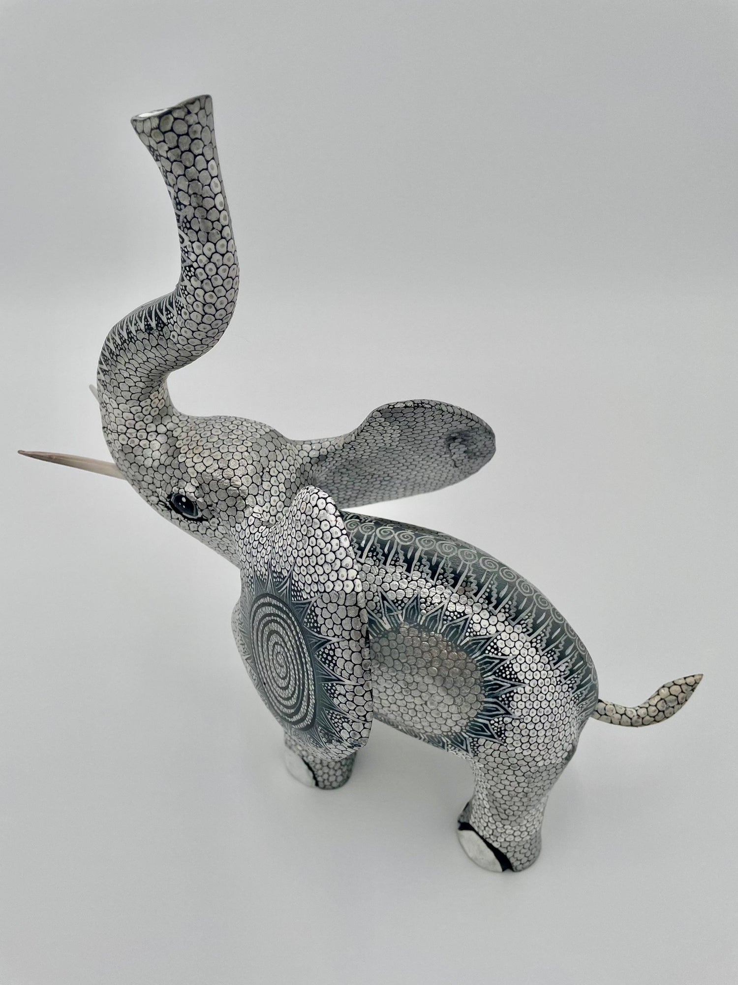 Mexoul Silver elephant alebrije