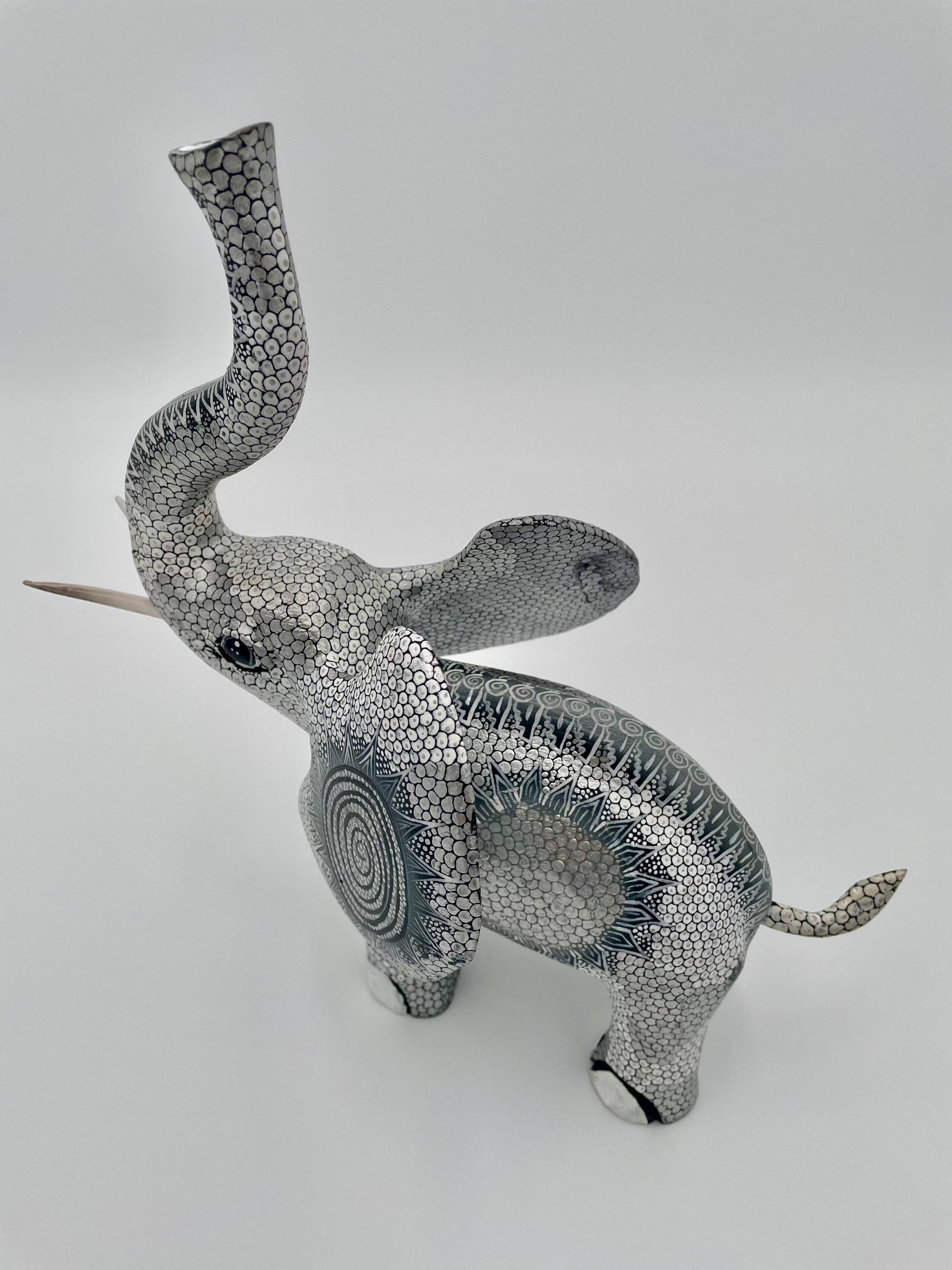 Mexoul Silver elephant alebrije